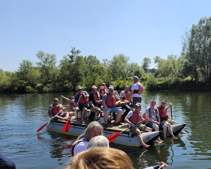 EFTler auf der Ruhr in einem Floß